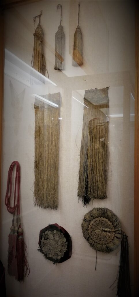 Tassles in the National Museum of Athens, March 2017, photo by Mira Noltenius.
